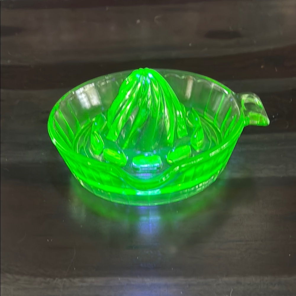 Vintage Unmarked uranium glass juicer